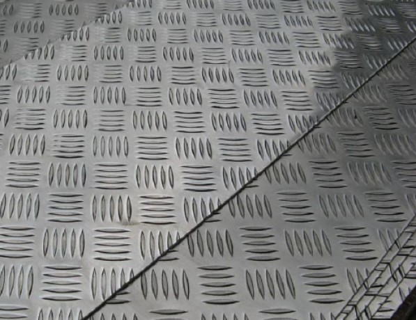 Лист нержавеющий рифленый г/к квинтет AISI 304 10 мм фото